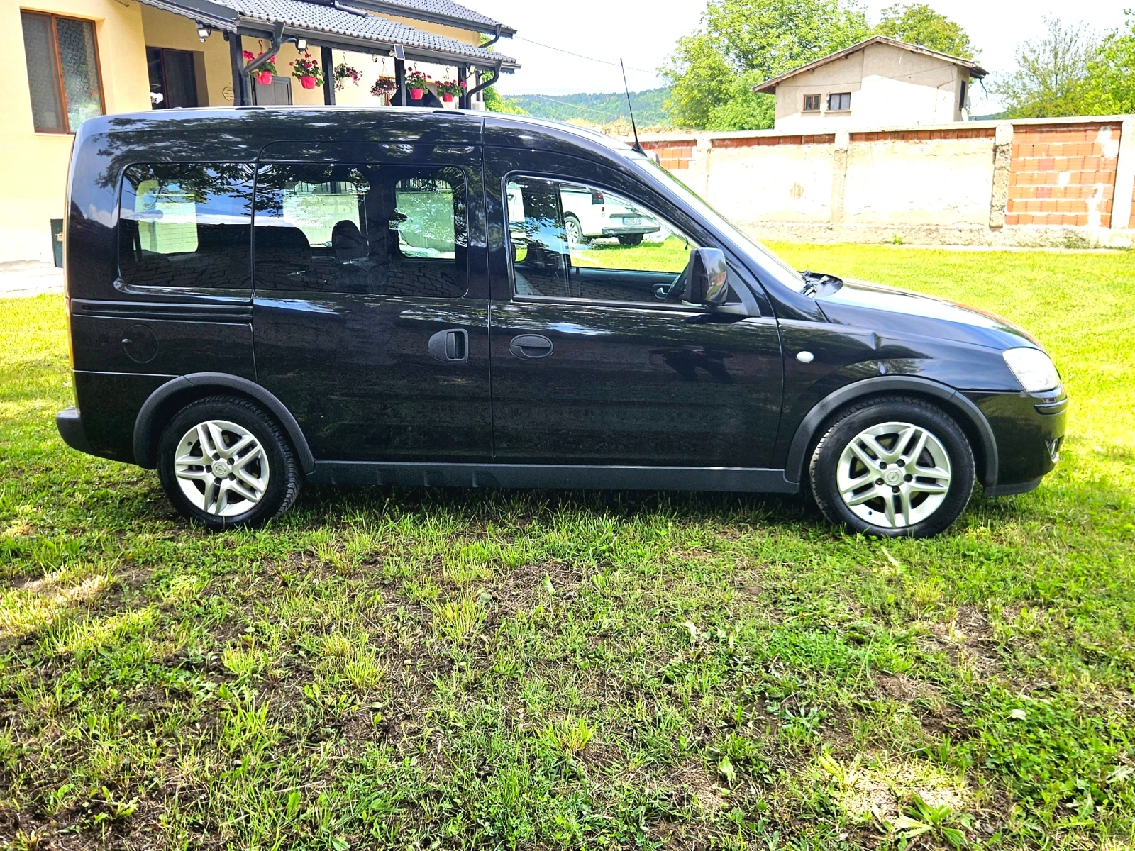 Opel Combo 1.7 CDTI NAVIGATION-, снимка 4 - Автомобили и джипове - 55693597