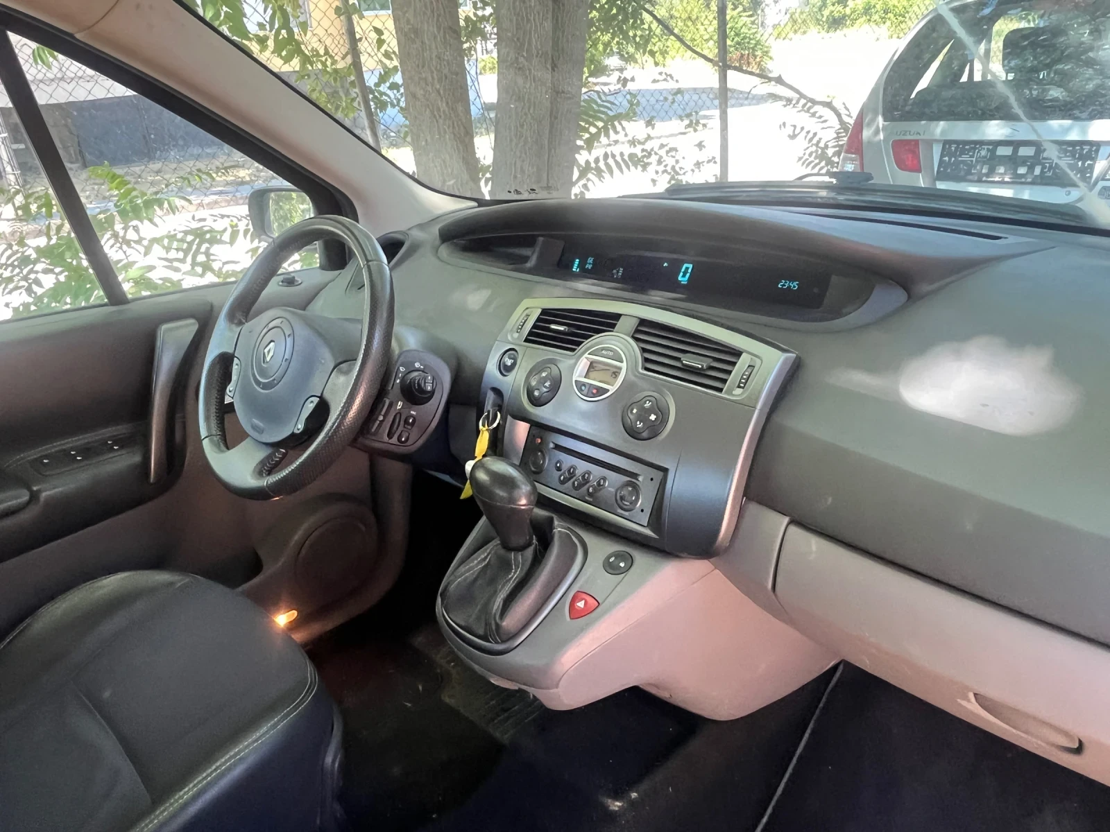Renault Scenic 2.0i AVTOMAT KLIMATIK, снимка 12 - Автомобили и джипове - 55938135