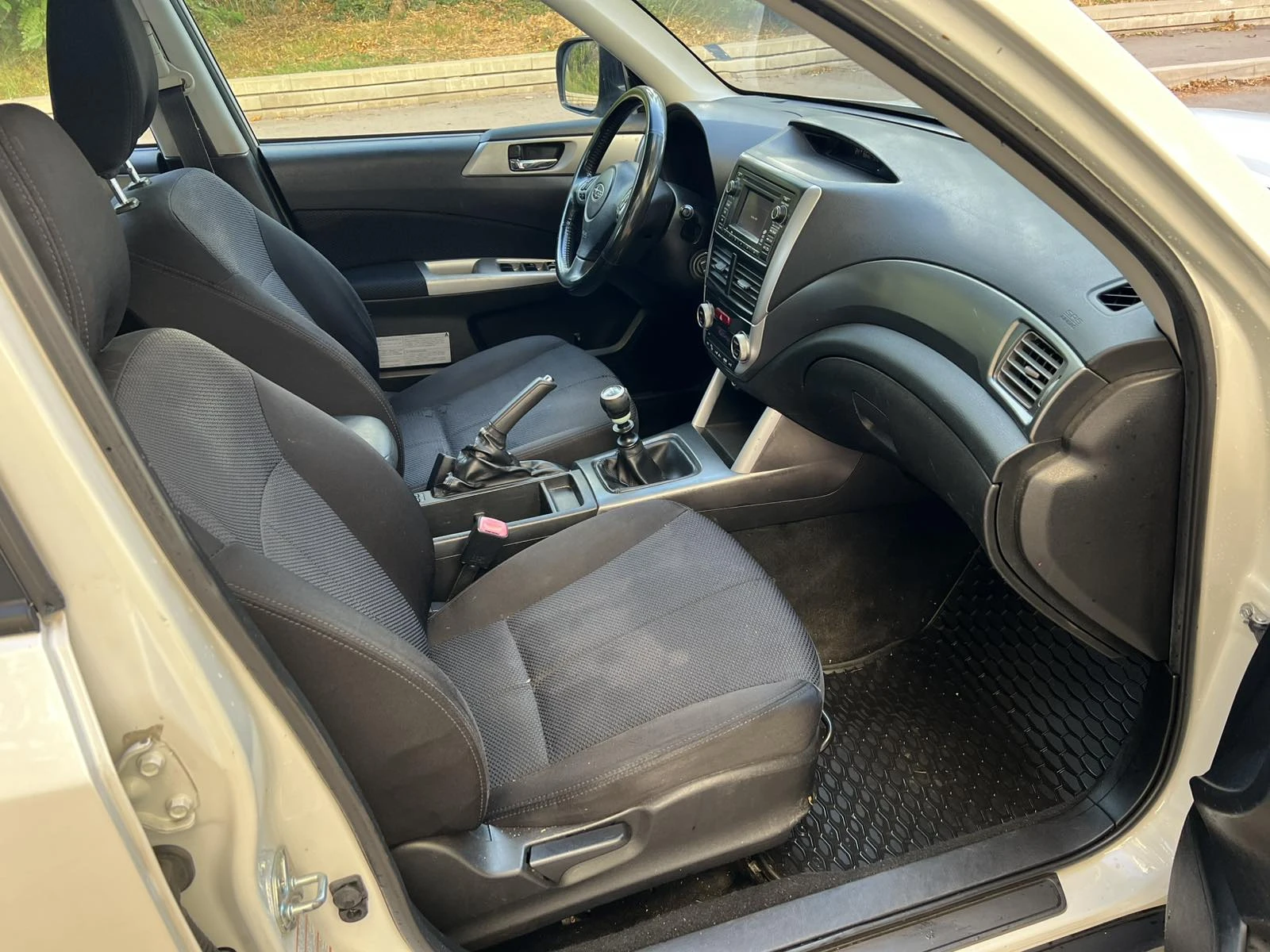 Subaru Forester София, 6 Скорости, снимка 14 - Автомобили и джипове - 56062135