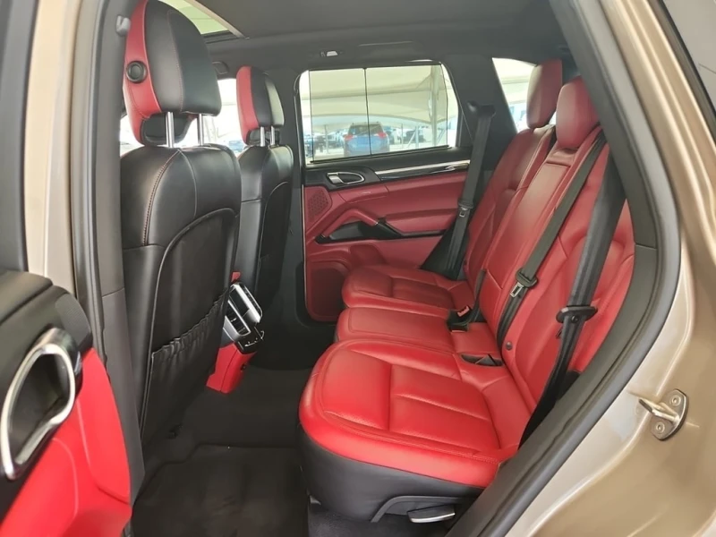 Porsche Cayenne * AWD 4DR * CARFAX * , снимка 12 - Автомобили и джипове - 52727054