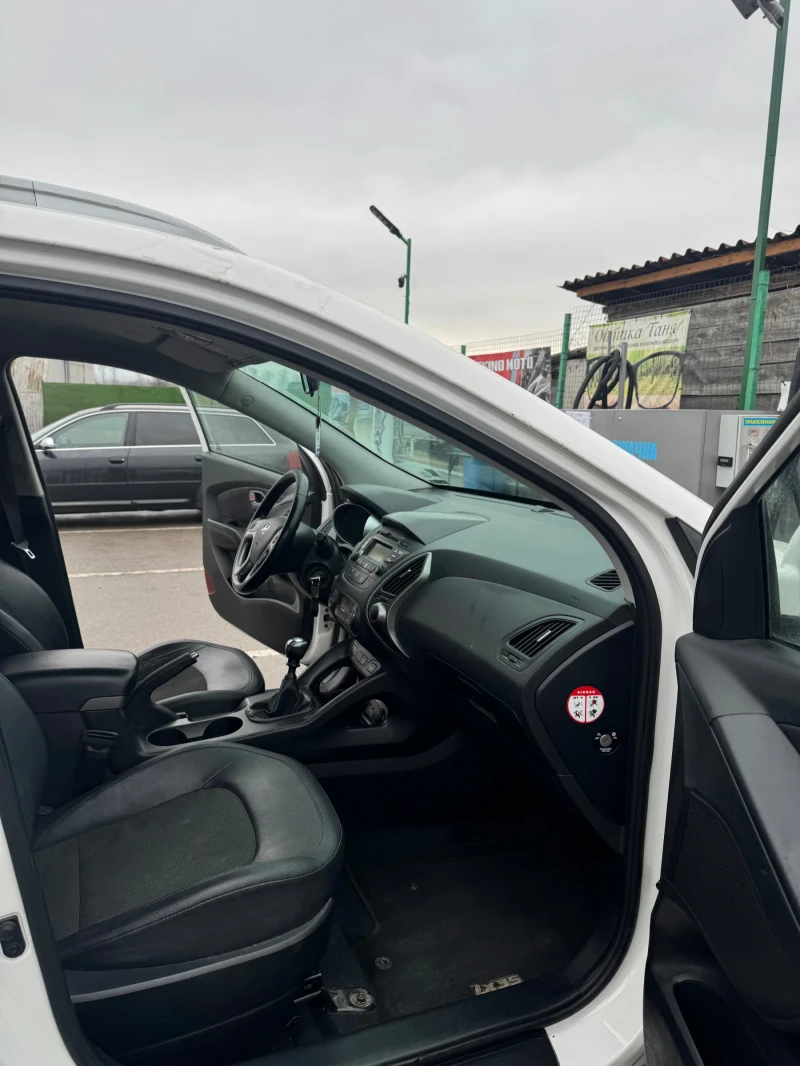 Hyundai IX35 1.7CRDi Facelift Кожа !РЕГИСТРИРАН!, снимка 14 - Автомобили и джипове - 53212299
