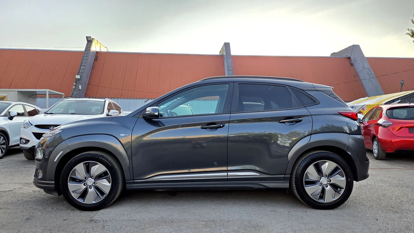 Hyundai Kona 64KWh/Premium/SOH96% - изображение 6