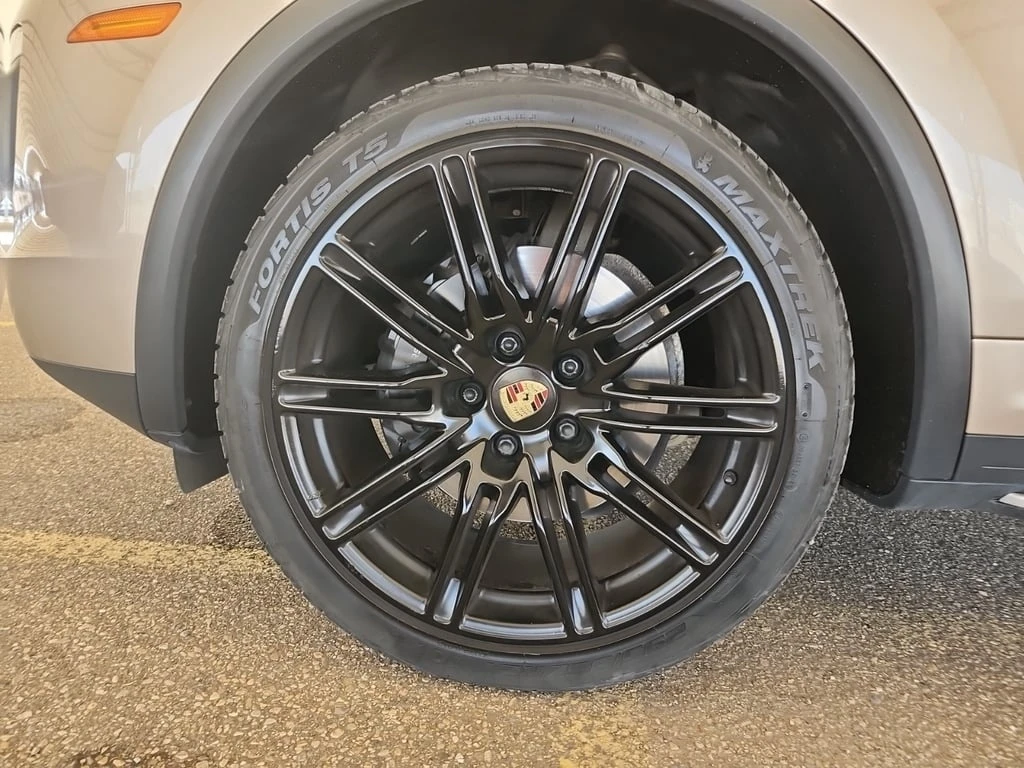 Porsche Cayenne * AWD 4DR * CARFAX *  - изображение 6