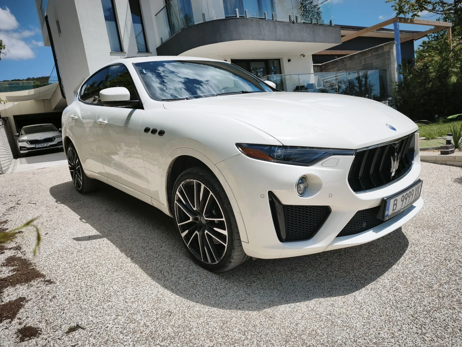 Maserati Levante V8 GTS 550hp Trofeo FULL MAX, снимка 2 - Автомобили и джипове - 54670752