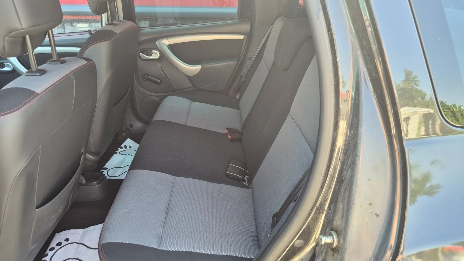Dacia Duster 1.6i 105 газ/бензин, снимка 11 - Автомобили и джипове - 55353263