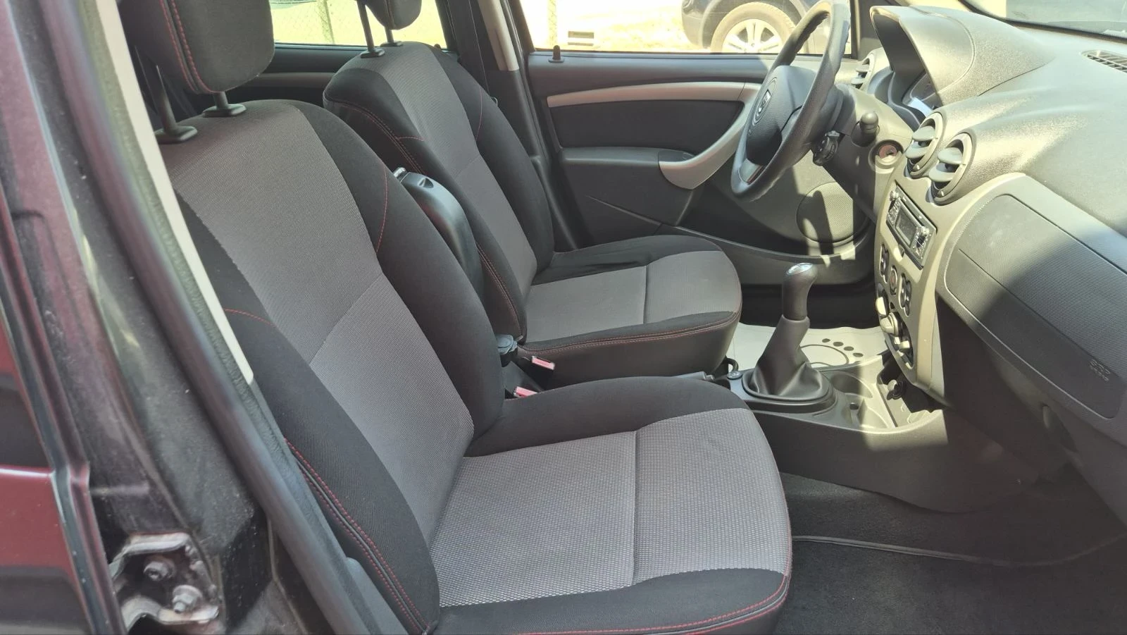 Dacia Duster 1.6i 105 газ/бензин, снимка 9 - Автомобили и джипове - 55353263