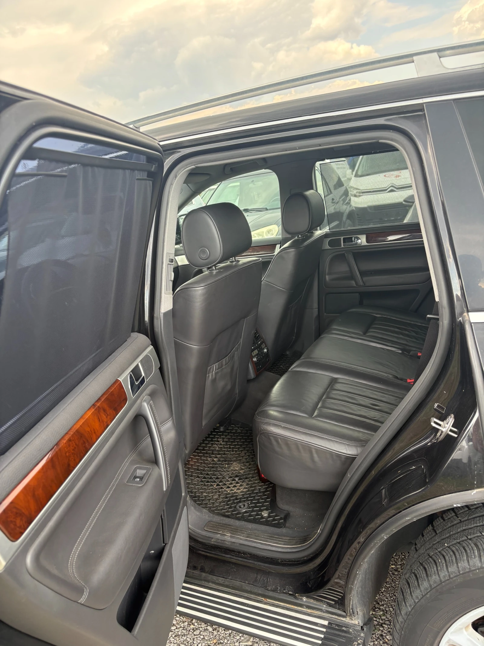 VW Touareg 4.2 FULL Панорама Подгрев, снимка 9 - Автомобили и джипове - 55618947