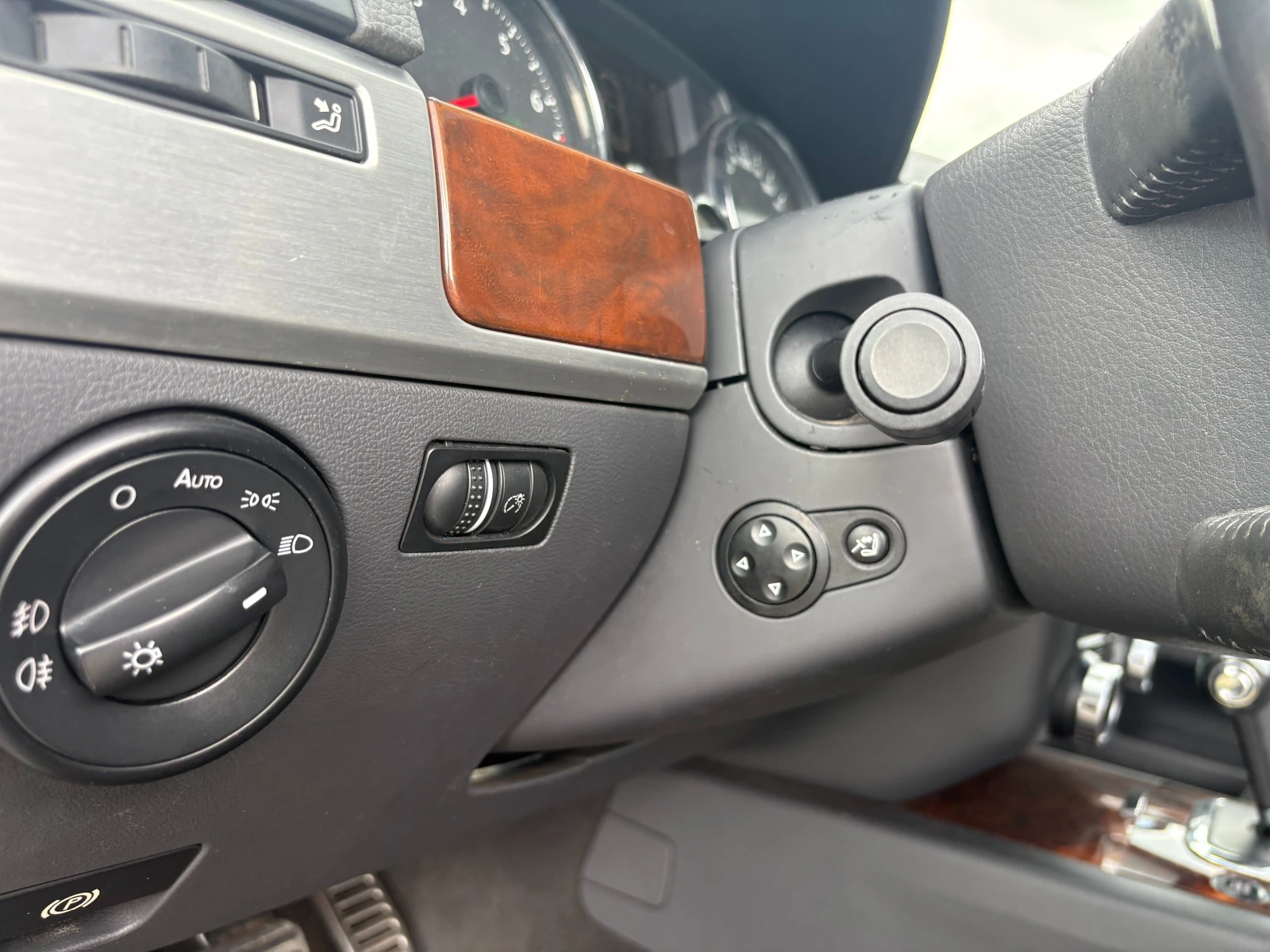 VW Touareg 4.2 FULL Панорама Подгрев, снимка 8 - Автомобили и джипове - 55618947