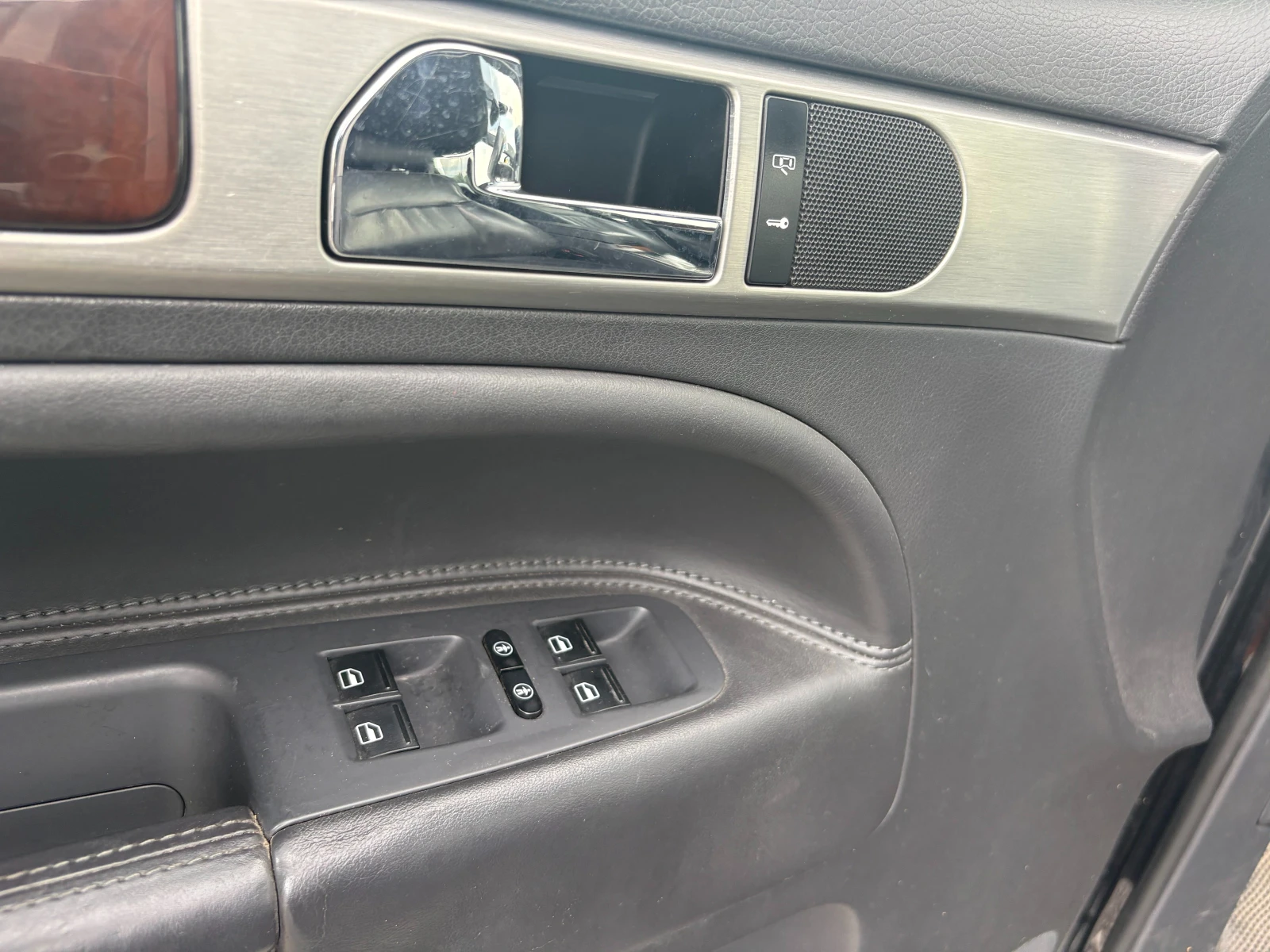 VW Touareg 4.2 FULL Панорама Подгрев, снимка 11 - Автомобили и джипове - 55618947