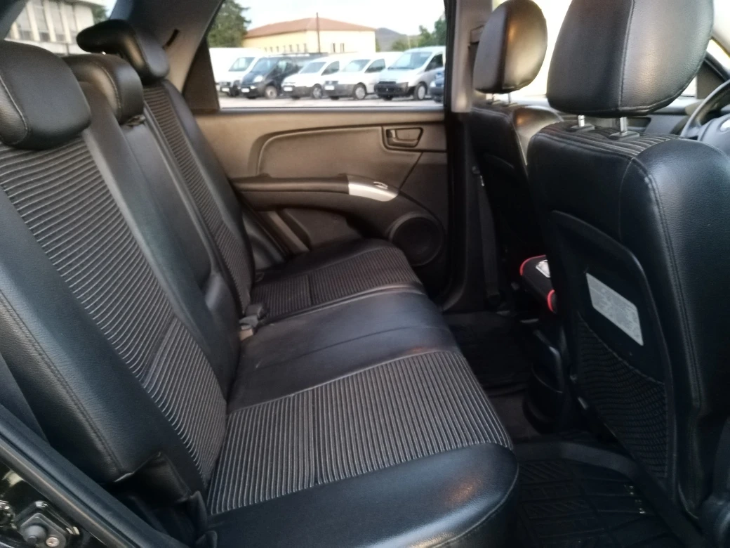 Kia Sportage 2.0 CRDI 4х4 NAVI, снимка 12 - Автомобили и джипове - 56077712
