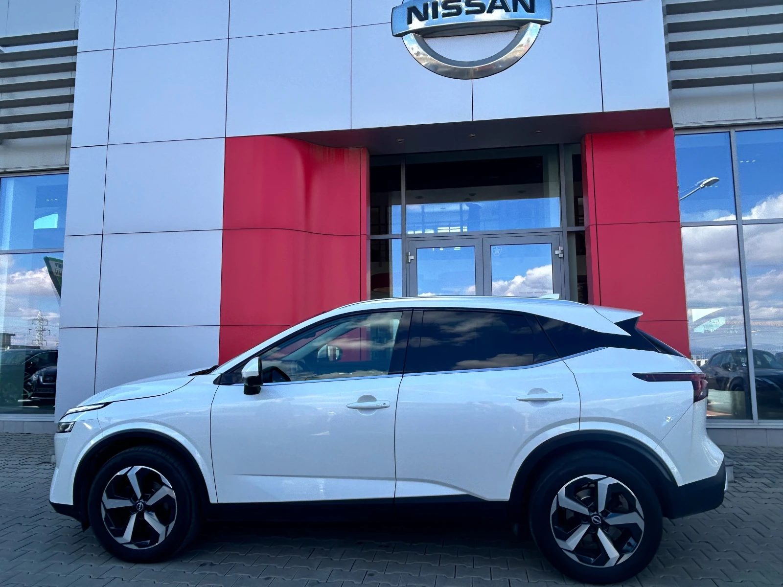 Nissan Qashqai 1.3 N-Connecta ProPilot A/T, снимка 2 - Автомобили и джипове - 56304366