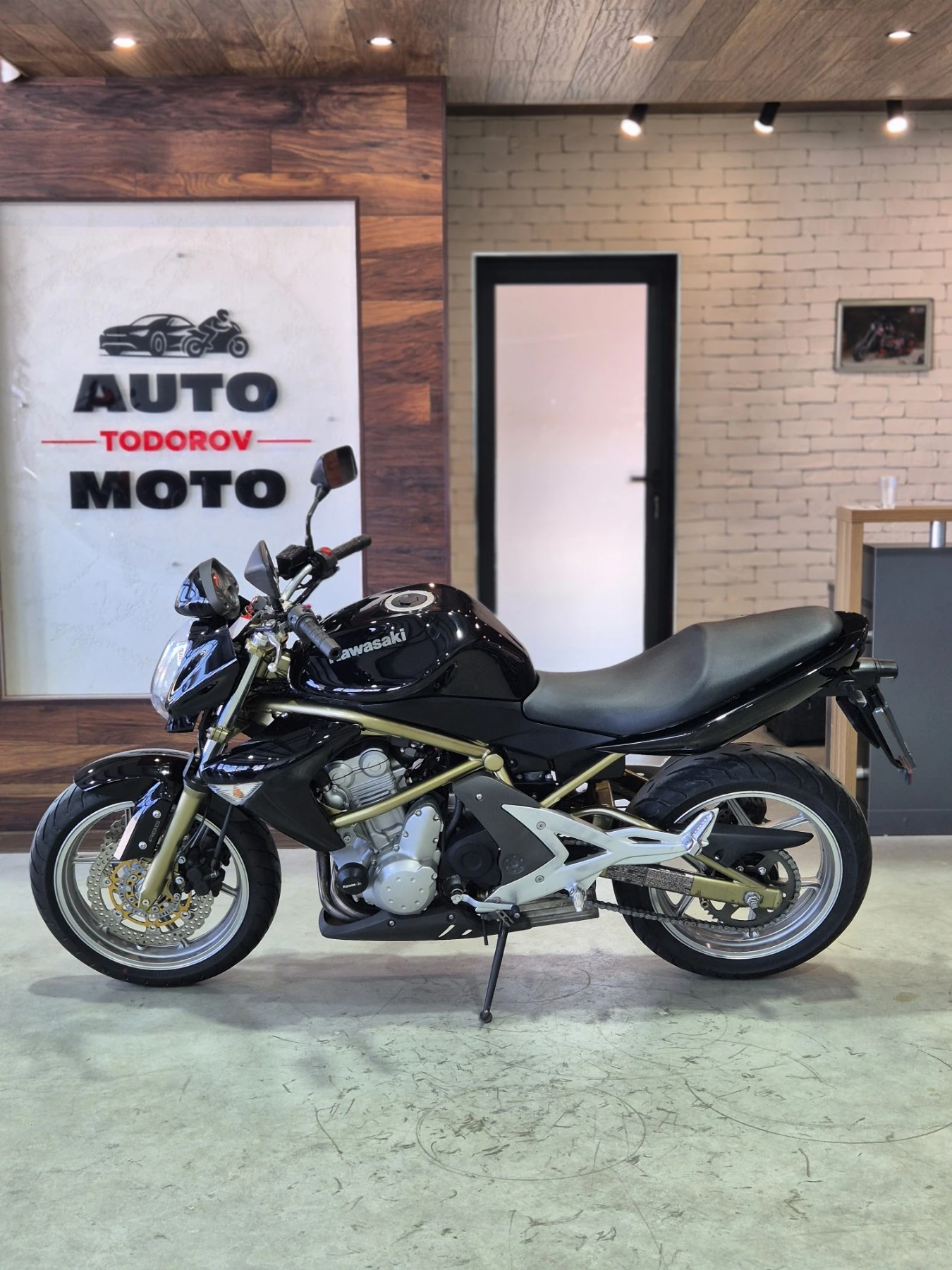Kawasaki ER -6n ABS!!! A2!!! НОВ ВНОС ОТ ШВЕЙЦАРИЯ!!!, снимка 4 - Мотоциклети и мототехника - 55615528