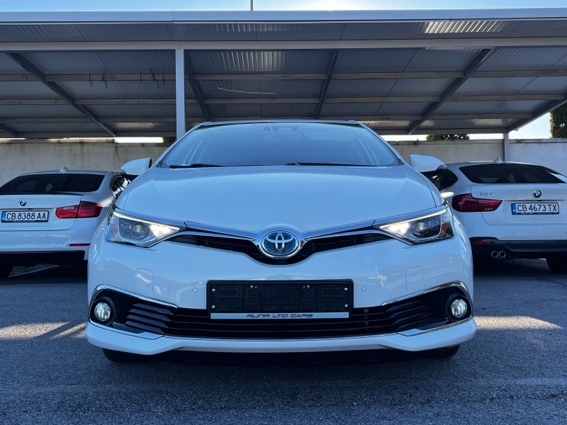 Toyota Auris 1.8Hybrid Lounge Подгрев LED Самопаркиране Keyless, снимка 2 - Автомобили и джипове - 49413173