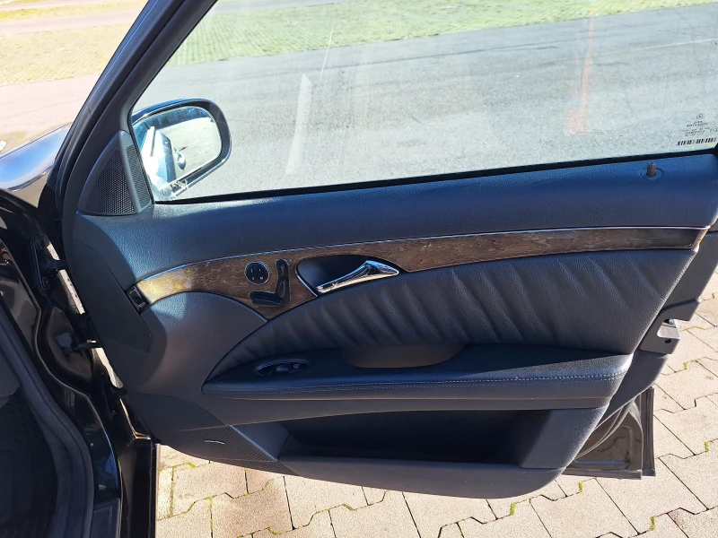 Mercedes-Benz E 320 Avangarde, снимка 11 - Автомобили и джипове - 52426815