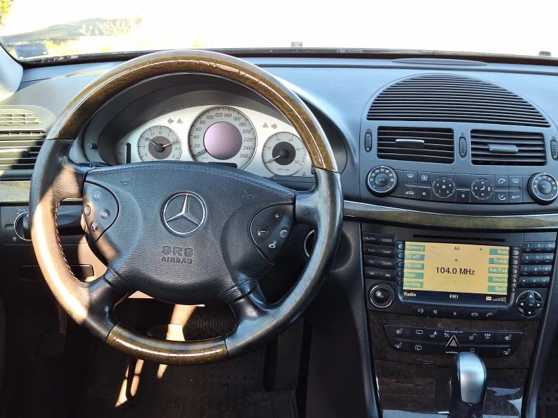 Mercedes-Benz E 320 Avangarde, снимка 5 - Автомобили и джипове - 52426815