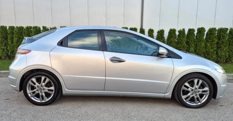 Honda Civic 1.8 i-vtec, снимка 7 - Автомобили и джипове - 52796804