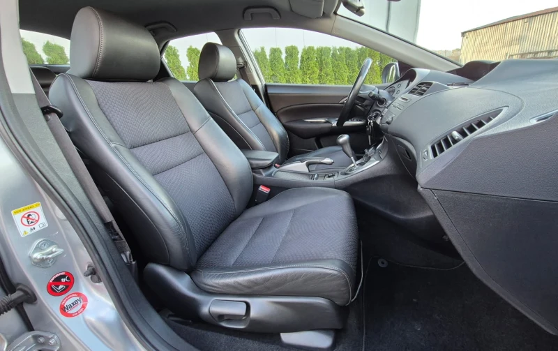 Honda Civic 1.8 i-vtec, снимка 10 - Автомобили и джипове - 52796804