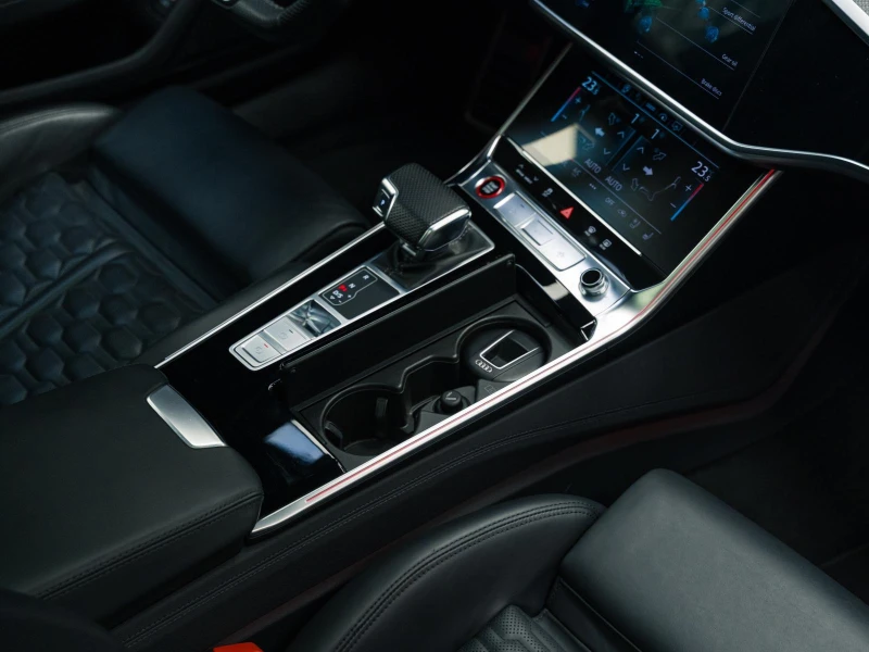 Audi Rs6 Avant Quattro S-line* Matrix* B&O* 360* Обдухв* Pa, снимка 16 - Автомобили и джипове - 53120784