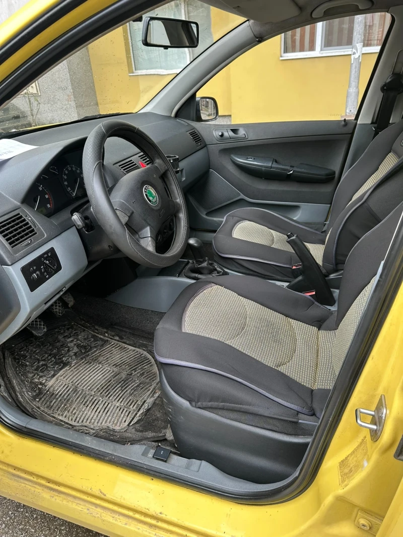 Skoda Fabia 1.2 HTP, снимка 6 - Автомобили и джипове - 53594718