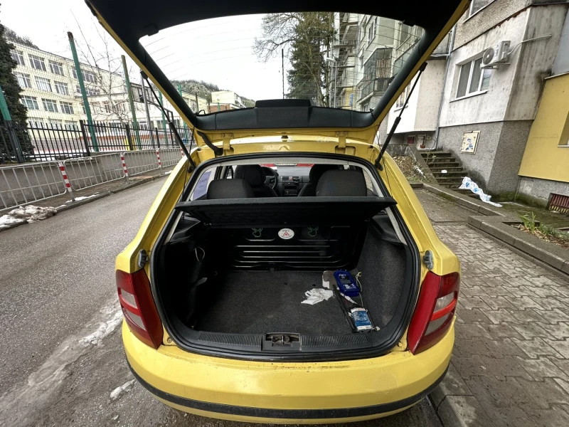 Skoda Fabia 1.2 HTP, снимка 2 - Автомобили и джипове - 53594718