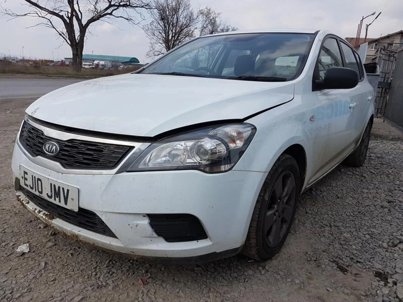 Kia Ceed 1.6CRD, снимка 15 - Автомобили и джипове - 23214681