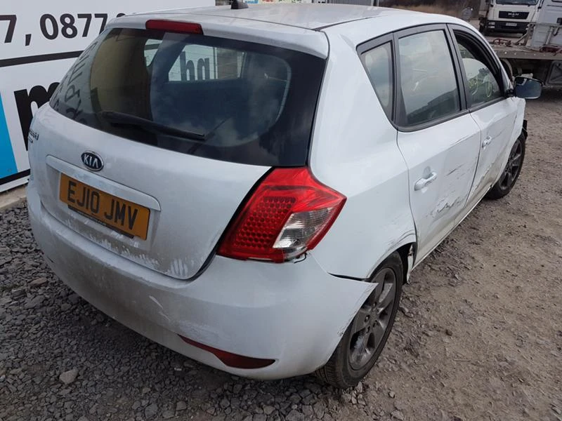 Kia Ceed 1.6CRD, снимка 13 - Автомобили и джипове - 23214681