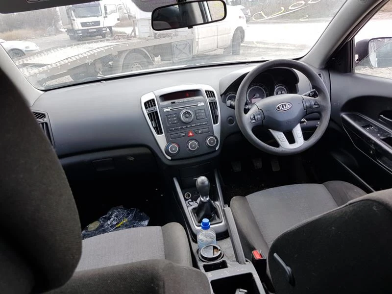 Kia Ceed 1.6CRD, снимка 11 - Автомобили и джипове - 23214681