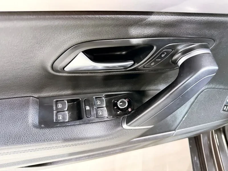 VW CC Cc 2.0 Tdi Bluemotion, снимка 7 - Автомобили и джипове - 55012541