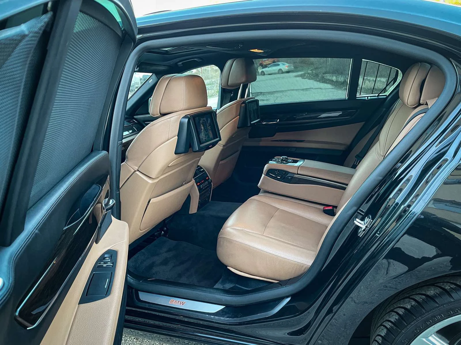 BMW 750 М ПАКЕТ=FUll=night vision=soft close=distronic= | Mobile.bg — изображение 15