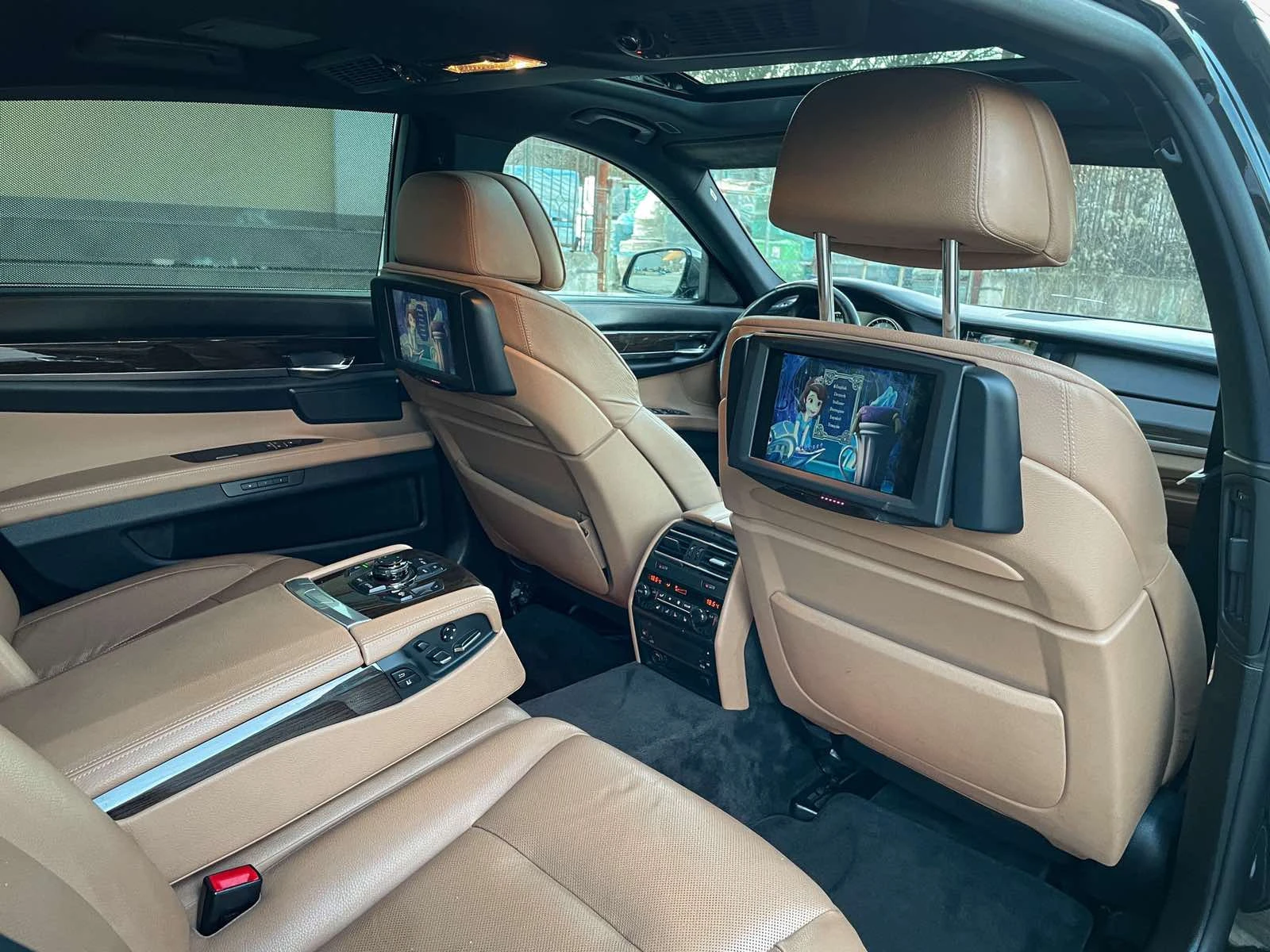 BMW 750 М ПАКЕТ=FUll=night vision=soft close=distronic= | Mobile.bg — изображение 13