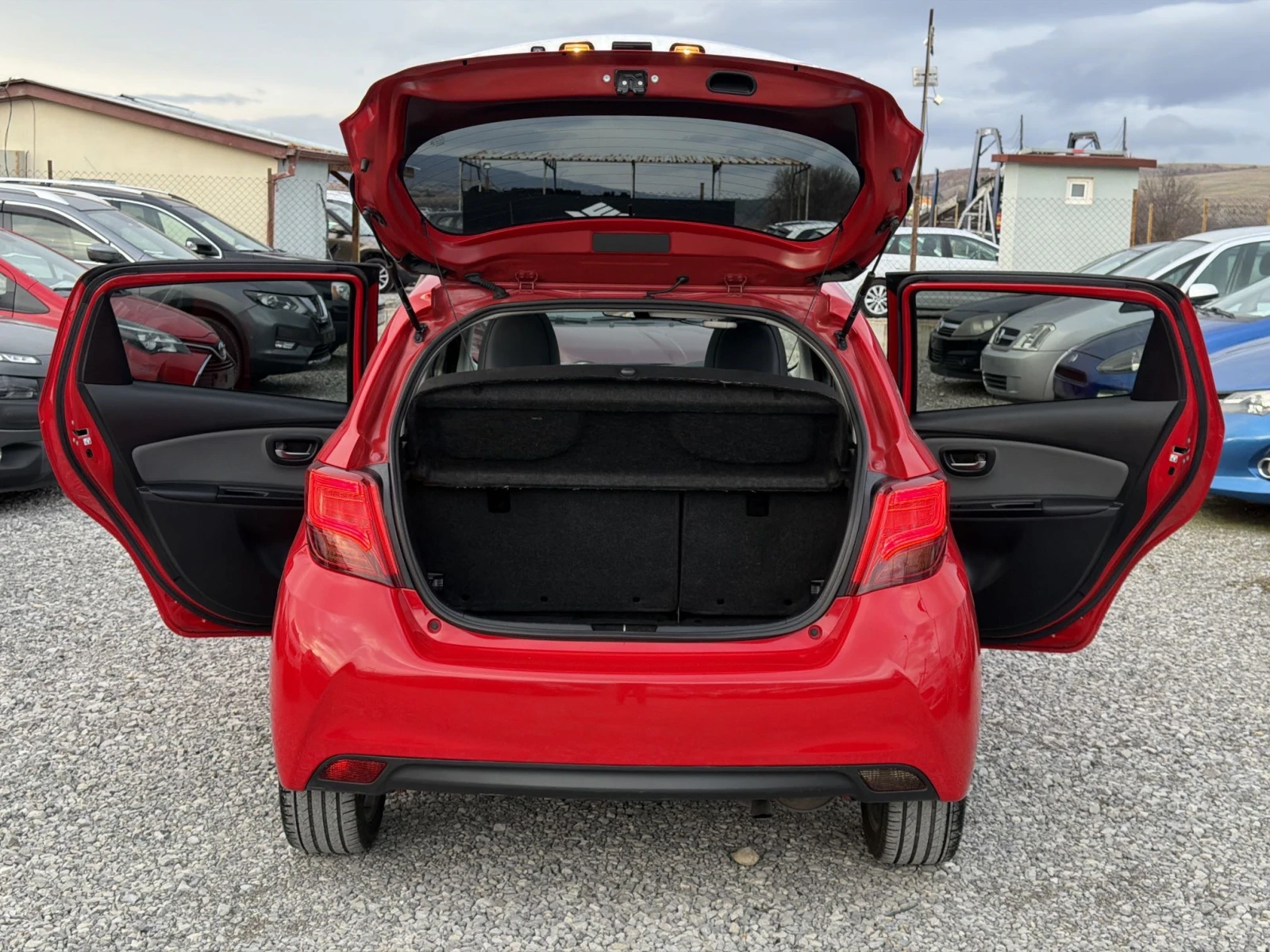 Toyota Yaris 1.5 Hybrid E6B FULL - изображение 10