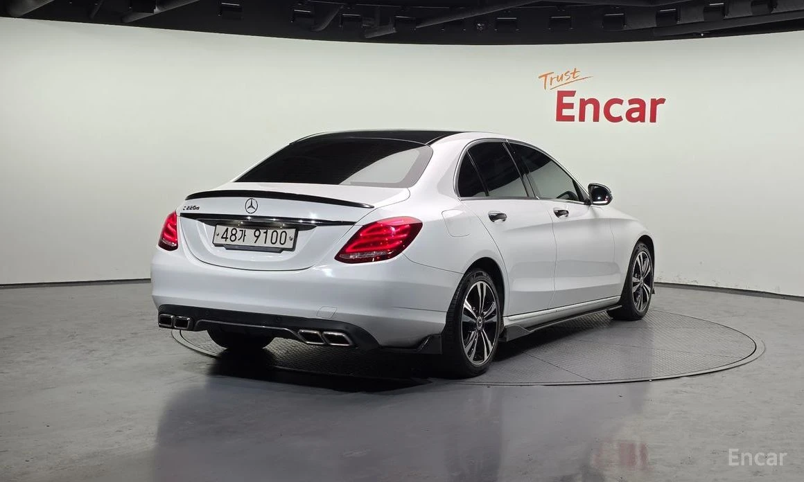 Mercedes-Benz C 220, снимка 2 - Автомобили и джипове - 54109671