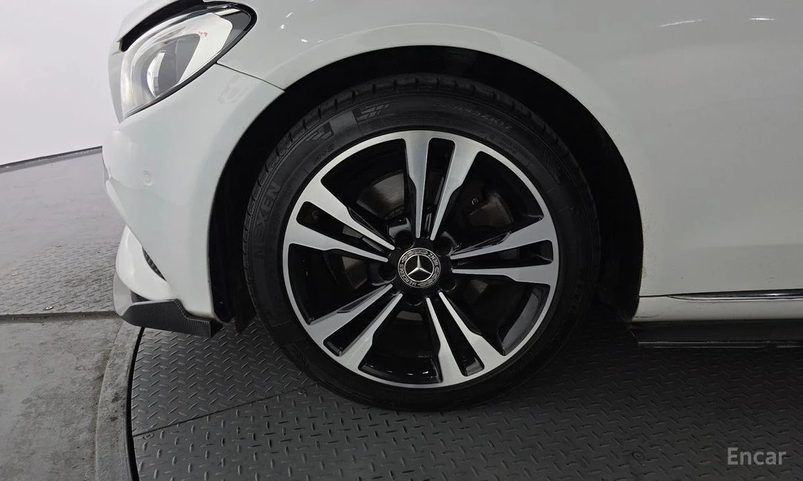 Mercedes-Benz C 220, снимка 5 - Автомобили и джипове - 54109671