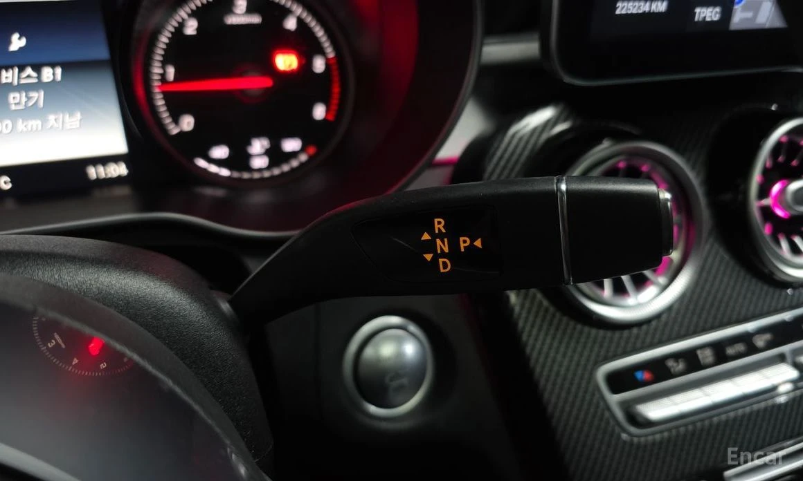 Mercedes-Benz C 220, снимка 9 - Автомобили и джипове - 54109671