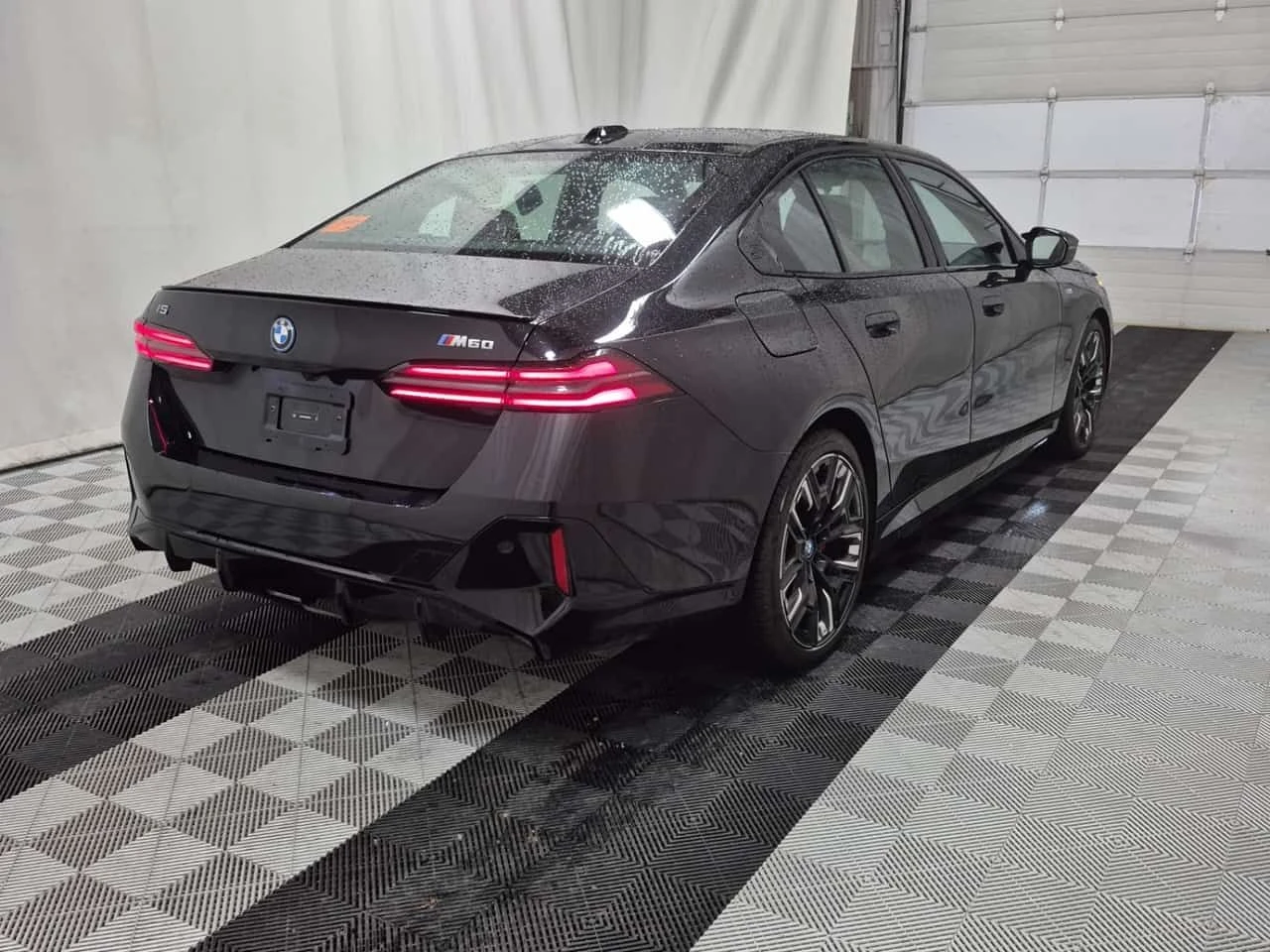 BMW i5 M60 XDRIVE| HUD| 360| AMBIENT| 2 КЛЮЧА| ОБДУХВАНЕ, снимка 3 - Автомобили и джипове - 54133508