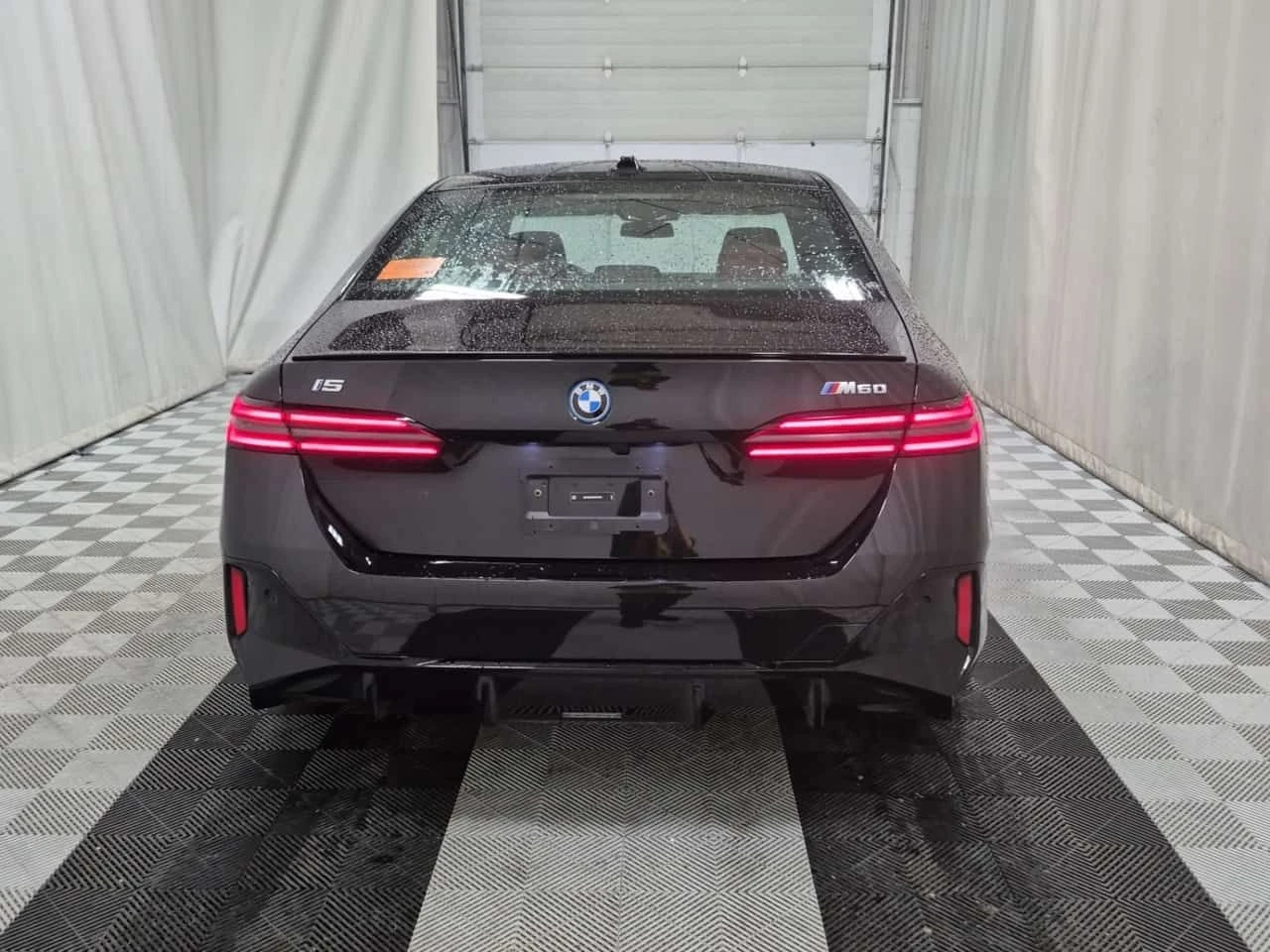 BMW i5 M60 XDRIVE| HUD| 360| AMBIENT| 2 КЛЮЧА| ОБДУХВАНЕ, снимка 6 - Автомобили и джипове - 54133508