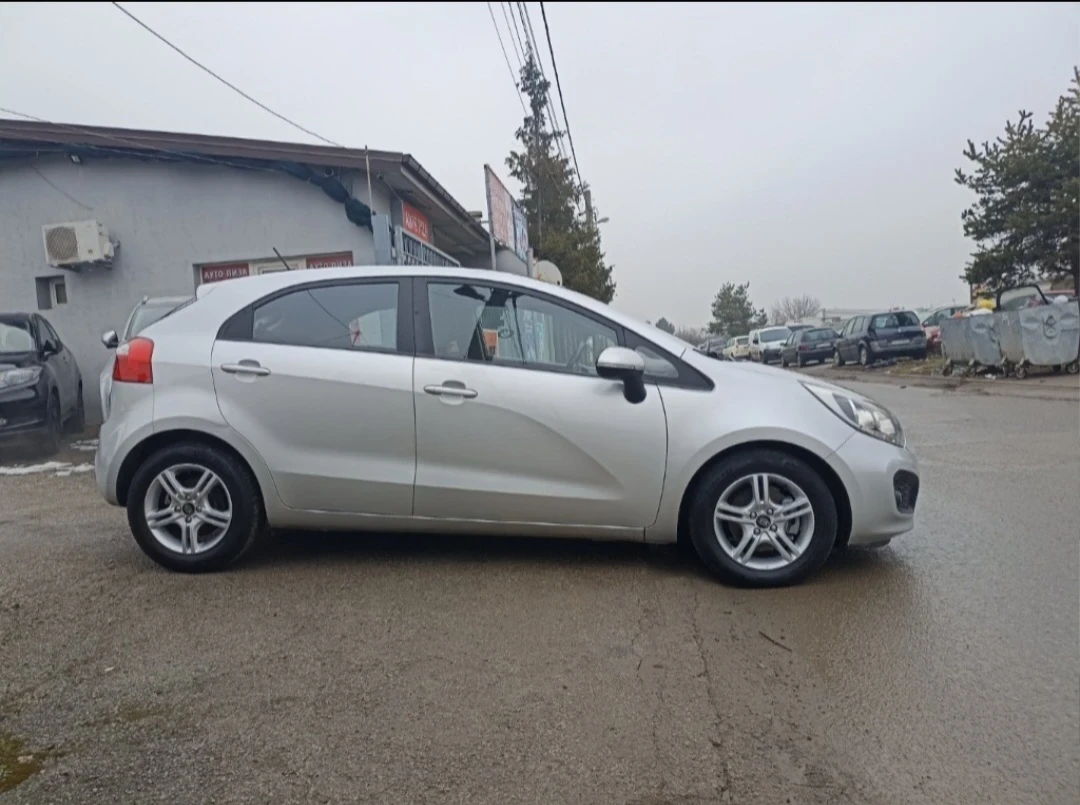 Kia Rio, снимка 6 - Автомобили и джипове - 54245737