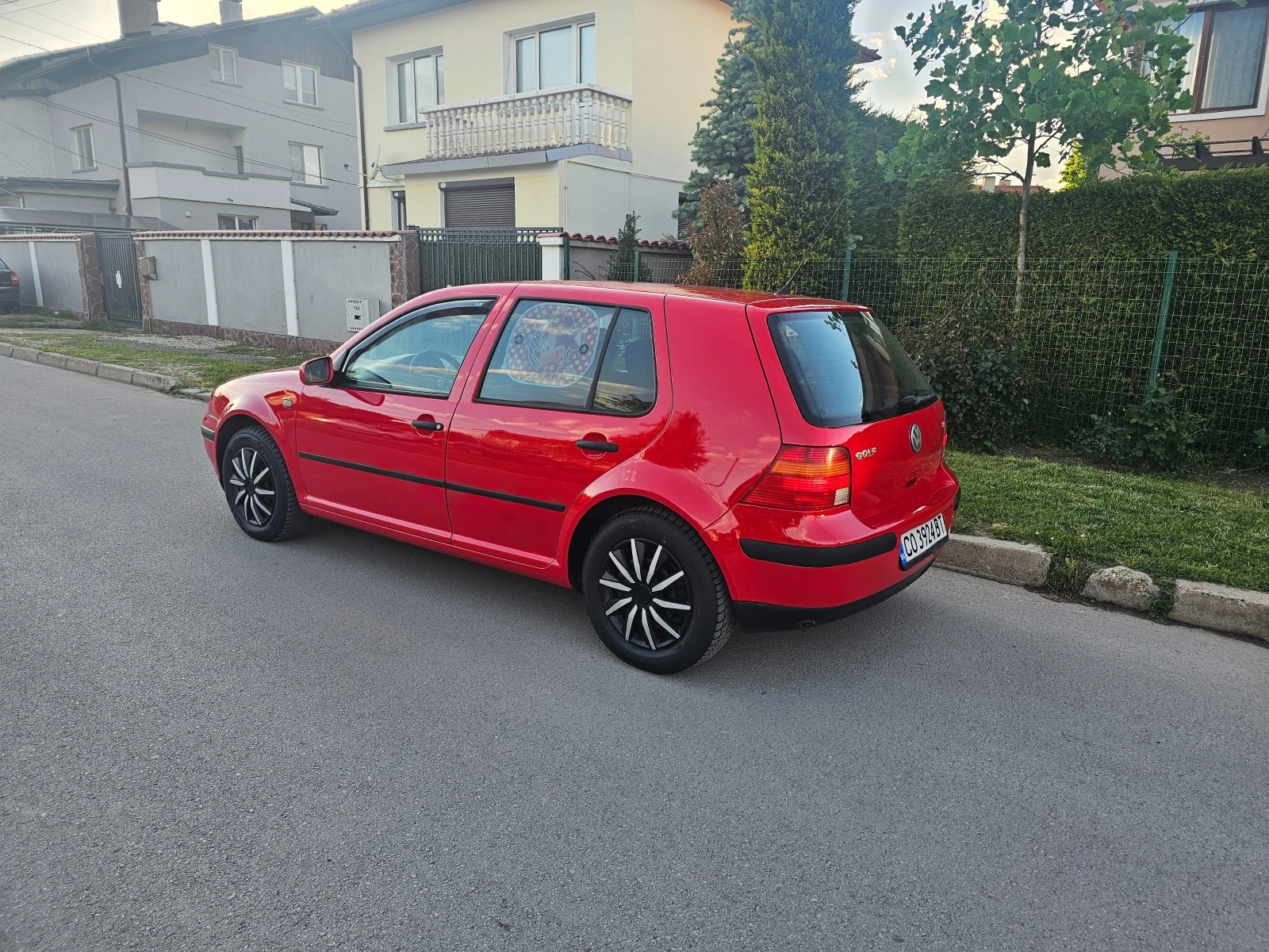 VW Golf 1.6-Газ-Инж-Гаражен, снимка 8 - Автомобили и джипове - 54574775