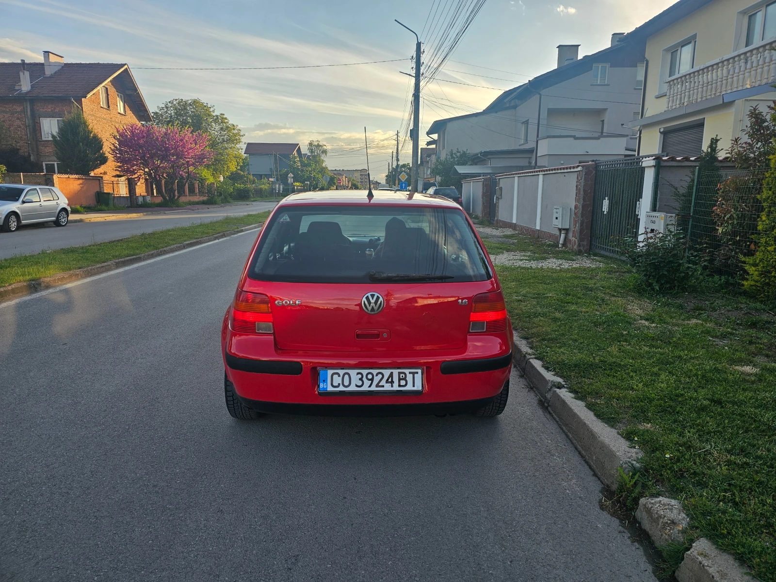 VW Golf 1.6-Газ-Инж-Гаражен, снимка 10 - Автомобили и джипове - 54574775