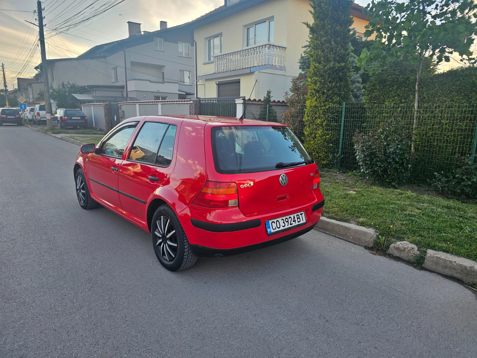 VW Golf 1.6-Газ-Инж-Гаражен, снимка 9 - Автомобили и джипове - 54574775