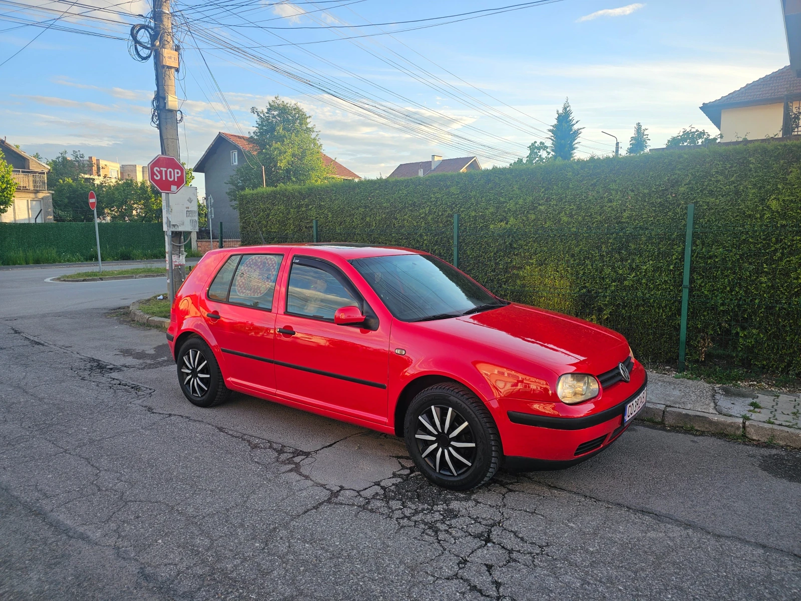 VW Golf 1.6-Газ-Инж-Гаражен, снимка 2 - Автомобили и джипове - 54574775