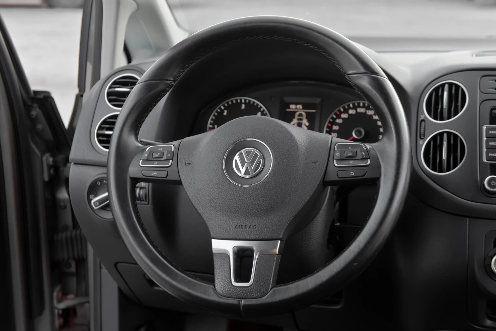 VW Golf Plus 1.6 TDI - 105 кс. - FACELIFT - MULTIMEDIA, снимка 13 - Автомобили и джипове - 54877949