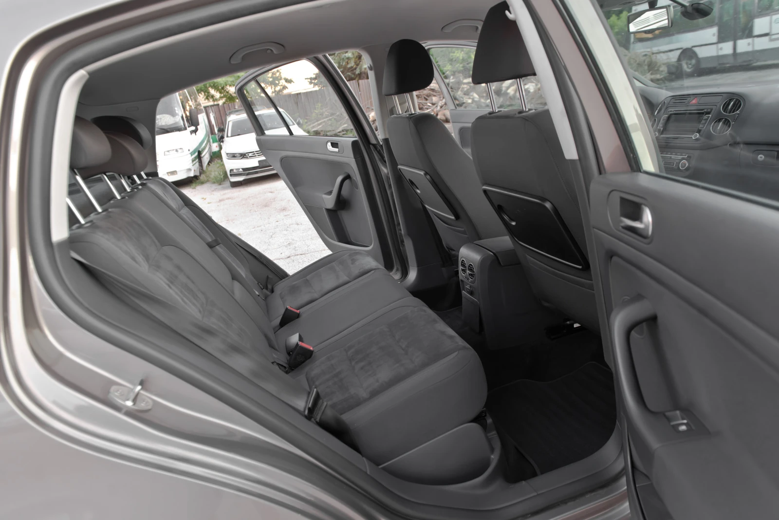 VW Golf Plus 1.6 TDI - 105 кс. - FACELIFT - MULTIMEDIA, снимка 17 - Автомобили и джипове - 54877949