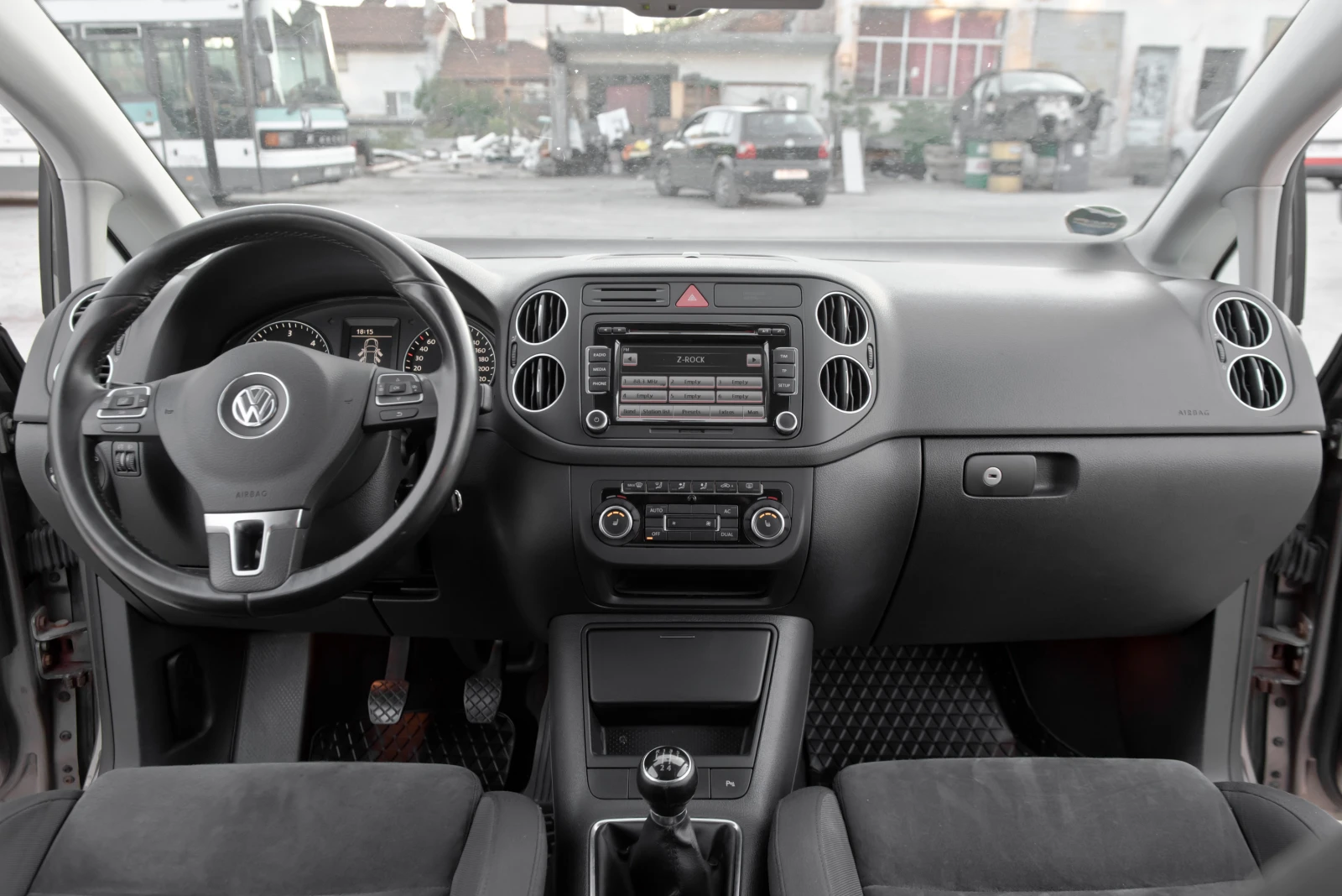VW Golf Plus 1.6 TDI - 105 кс. - FACELIFT - MULTIMEDIA, снимка 12 - Автомобили и джипове - 54877949