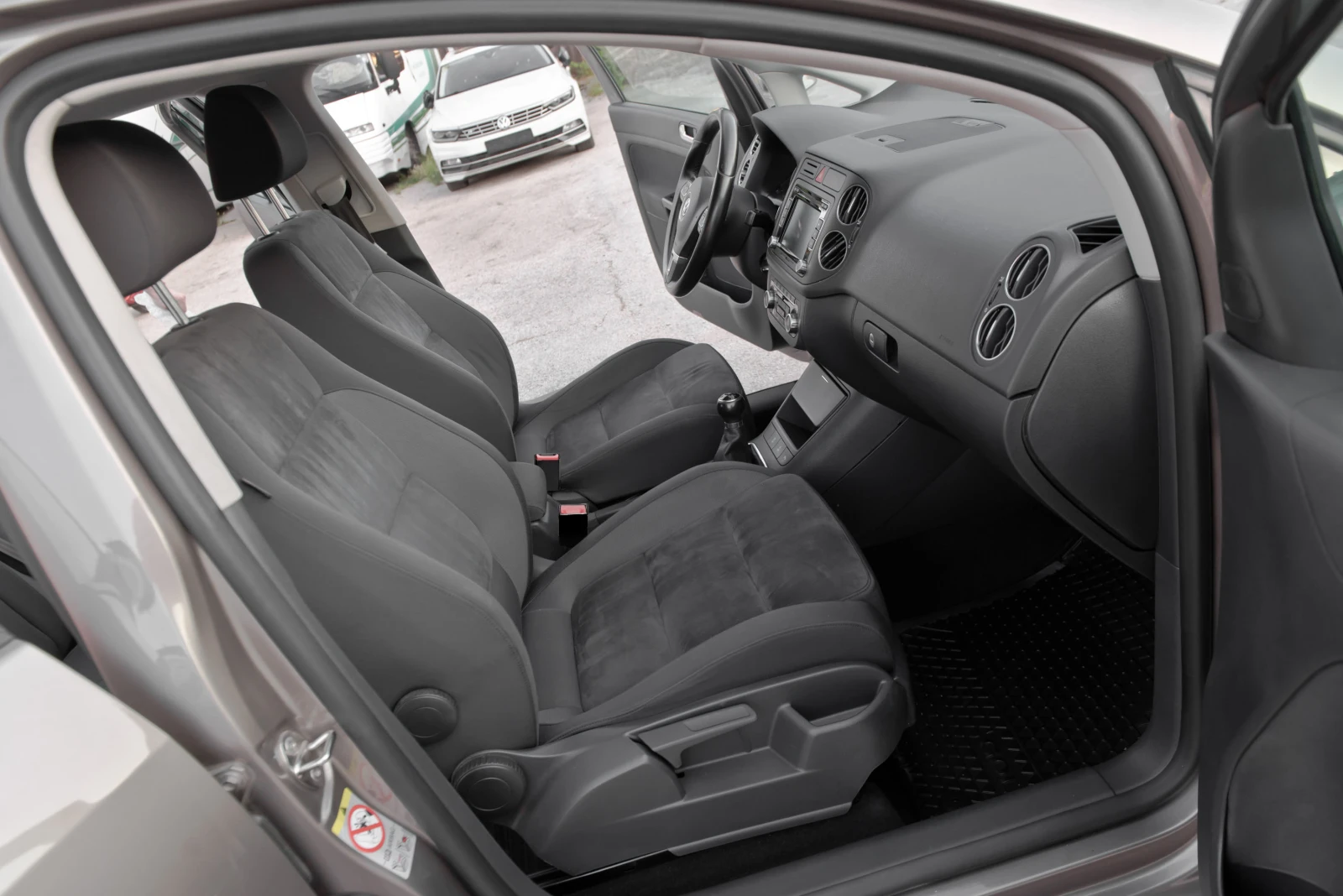 VW Golf Plus 1.6 TDI - 105 кс. - FACELIFT - MULTIMEDIA, снимка 9 - Автомобили и джипове - 54877949