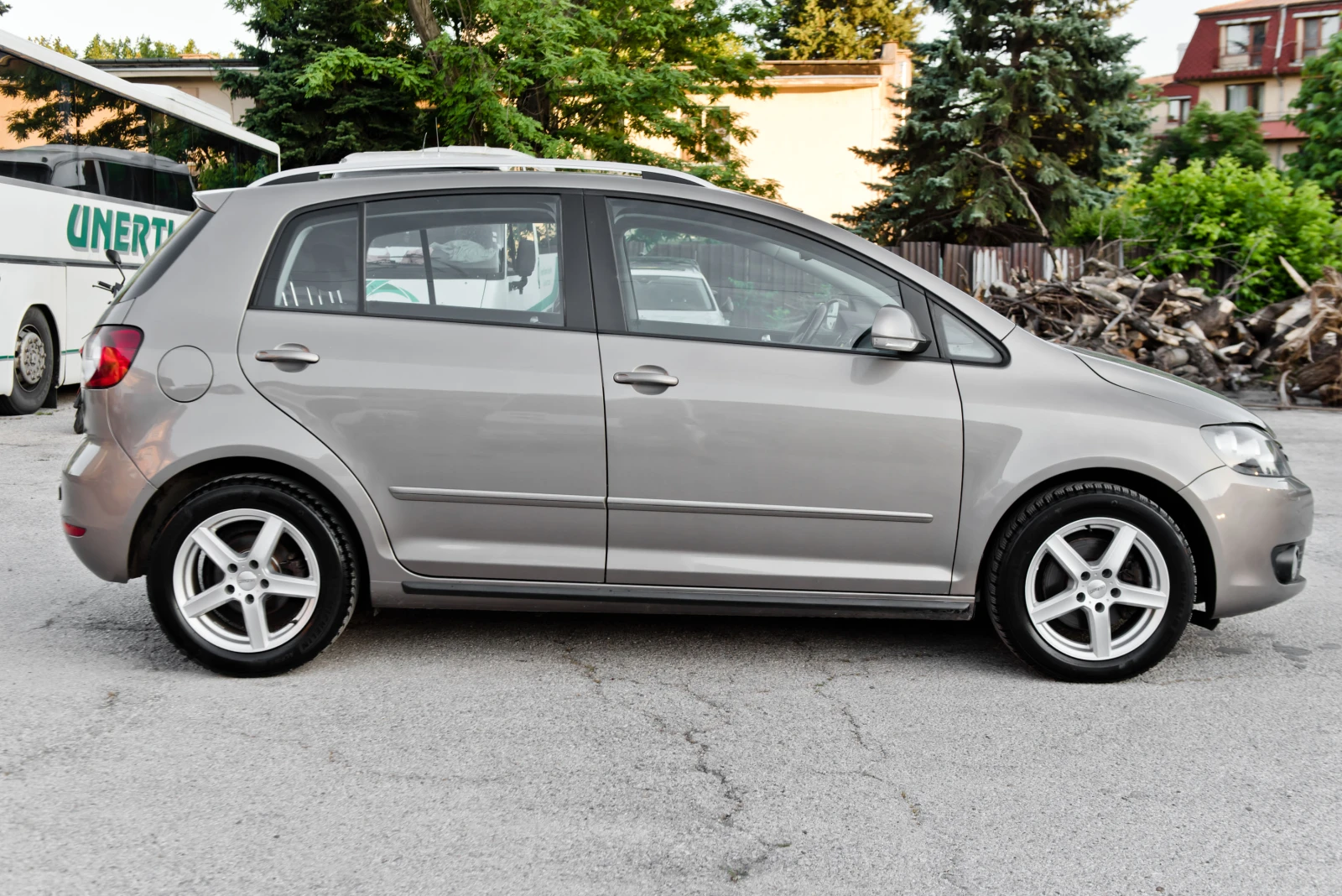 VW Golf Plus 1.6 TDI - 105 кс. - FACELIFT - MULTIMEDIA, снимка 8 - Автомобили и джипове - 54877949