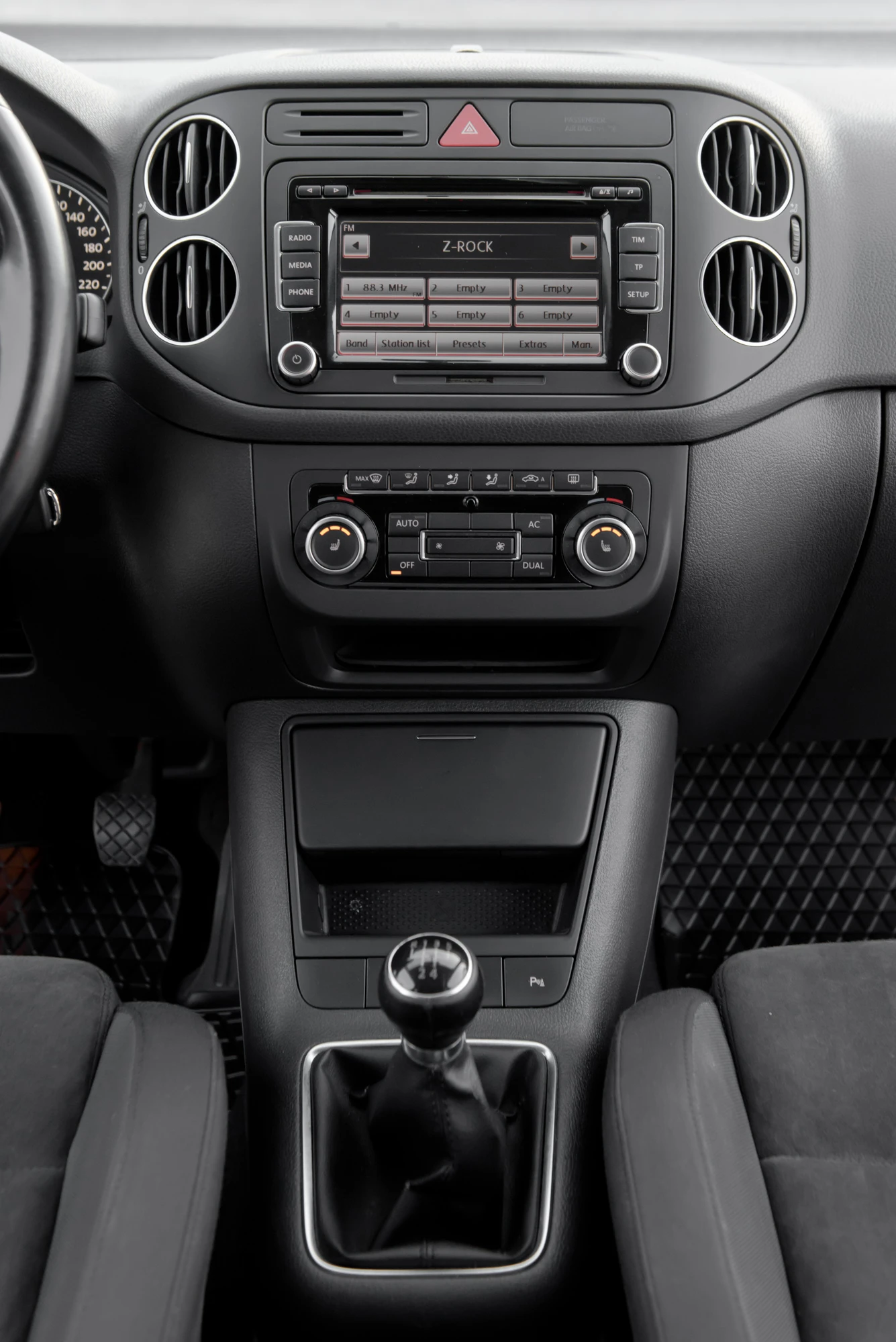 VW Golf Plus 1.6 TDI - 105 кс. - FACELIFT - MULTIMEDIA, снимка 15 - Автомобили и джипове - 54877949