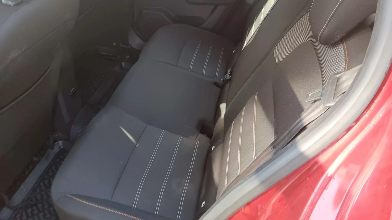 Dacia Sandero 1000куб.90к.с., снимка 9 - Автомобили и джипове - 54991150