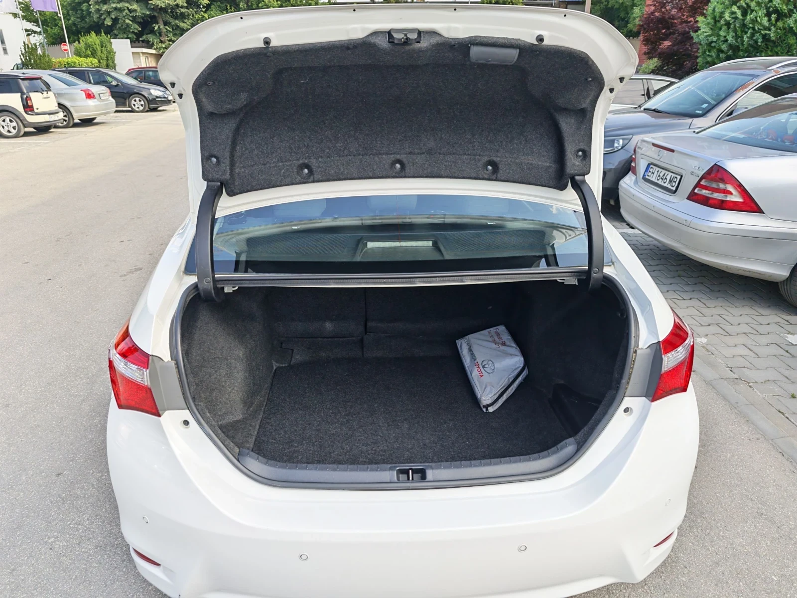 Toyota Corolla 1.4i sedan, ТОП!!!, снимка 16 - Автомобили и джипове - 55126296