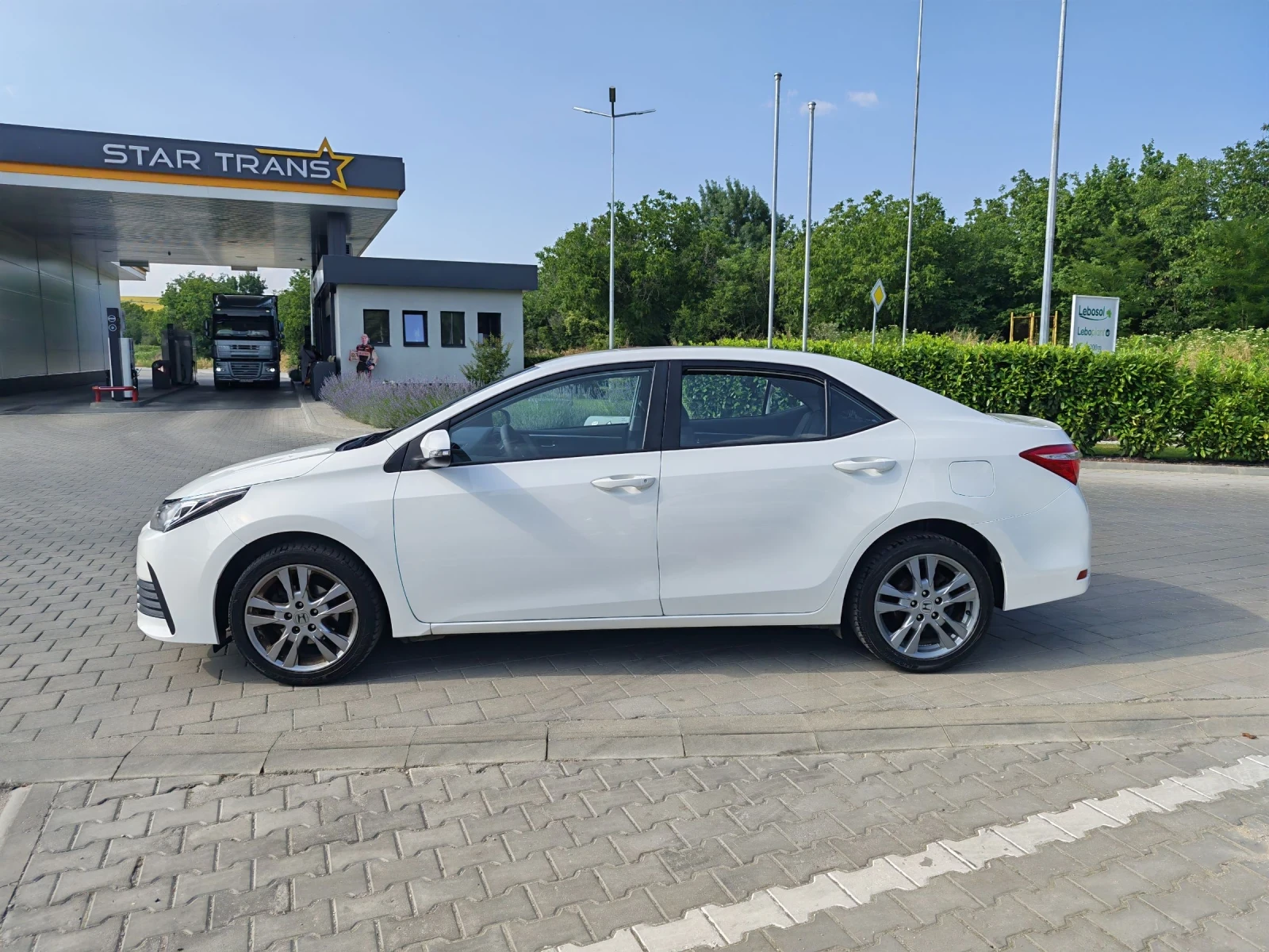 Toyota Corolla 1.4i sedan, ТОП!!!, снимка 7 - Автомобили и джипове - 55126296